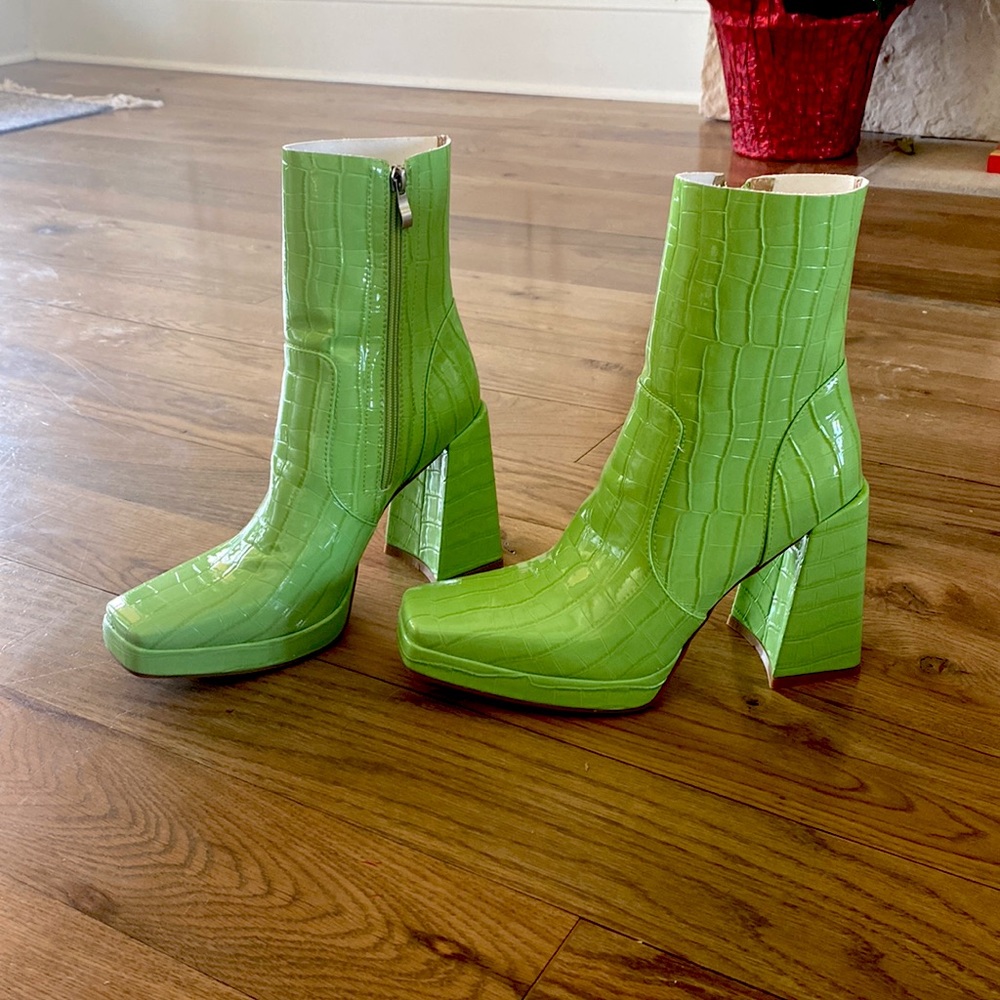 Platform boots - Alligator print. Never worn